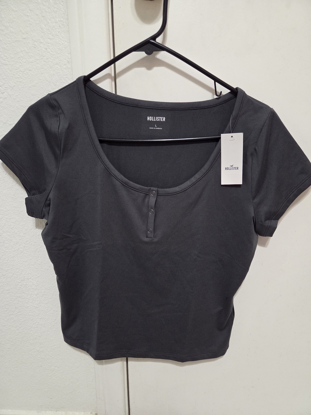 Hollister Women's Short Sleeve Scoop Neck Tee — Charcoal Gray